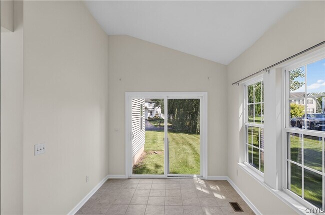 Building Photo - 101 Rising Crest Cir
