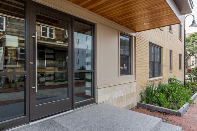 Building Photo - 1BR/1BA - Beautiful Updated Condo in Downtown Portland