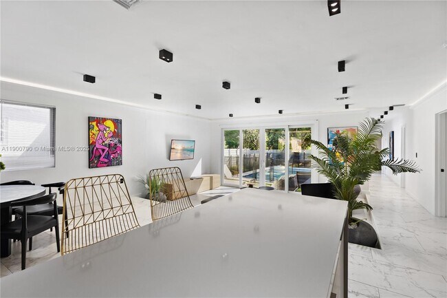 Building Photo - 270 NW 50th St