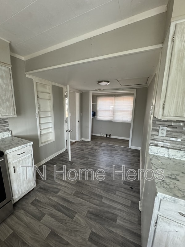 Building Photo - 2409 Hoitt Ave