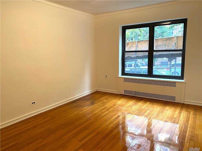 Building Photo - 68-38 Yellowstone Blvd