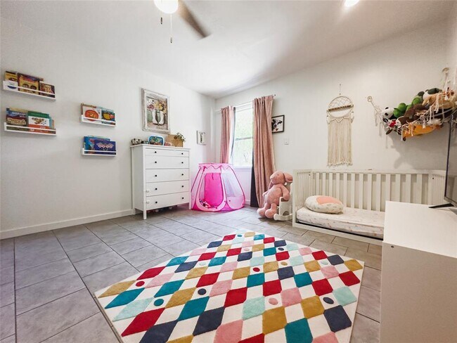 Building Photo - 1335 Belvin St