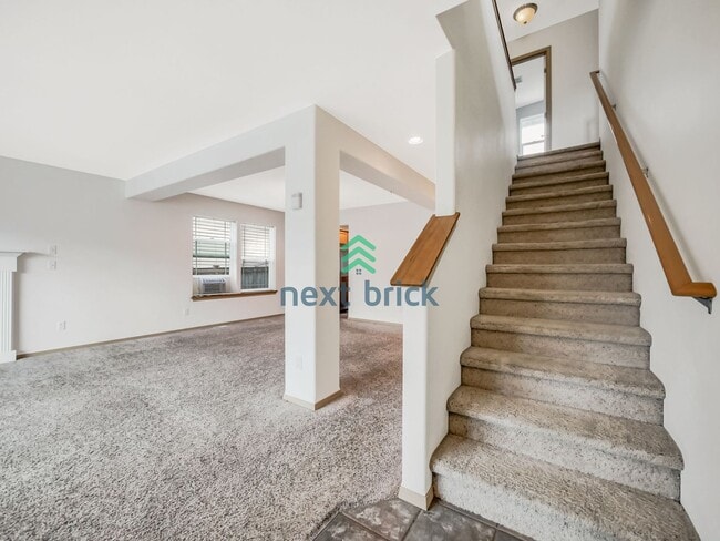 Building Photo - 4 Bed and 2.5 Bath Single-family Home Avai...