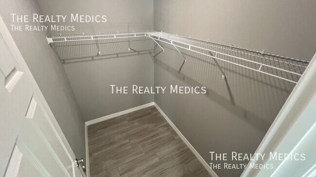 Building Photo - 2640 Dennis Ave SE