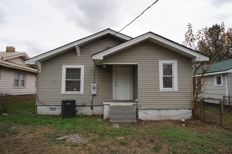 Building Photo - 1050 Jackson Blvd
