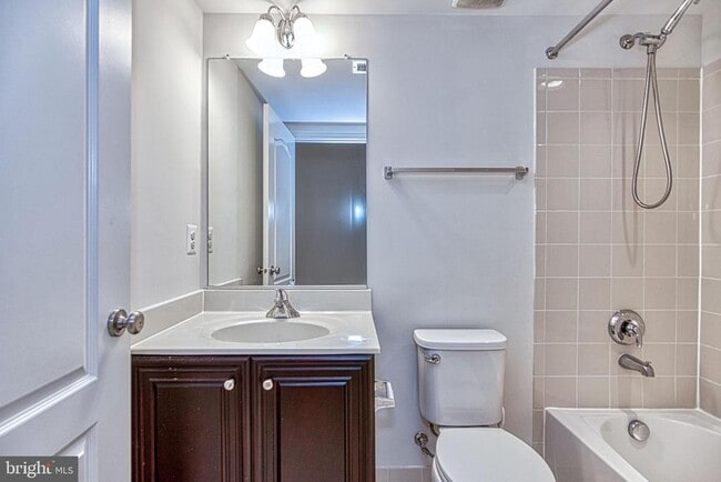 Building Photo - 208 Croft Square