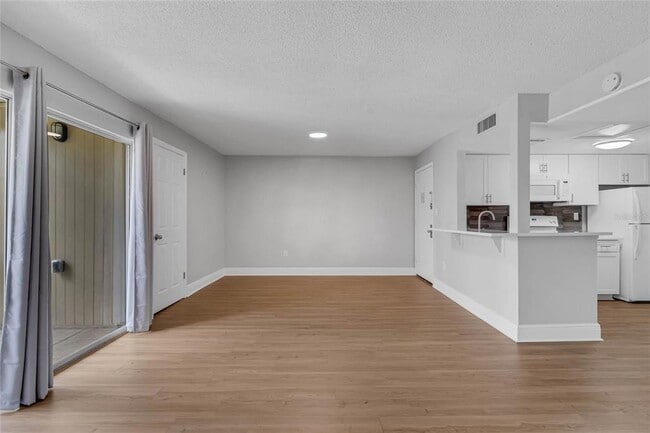 Building Photo - 596 Orange Dr