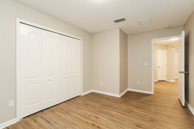 Building Photo - 7114 Tarpon Ct