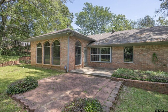Building Photo - 11933 White Deer Trail