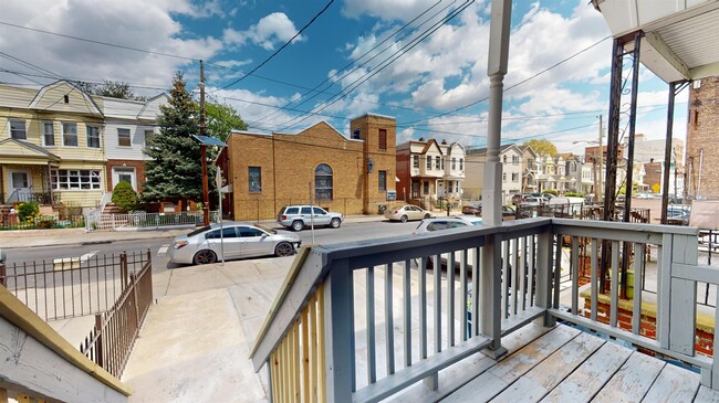 Building Photo - 363 Forrest St