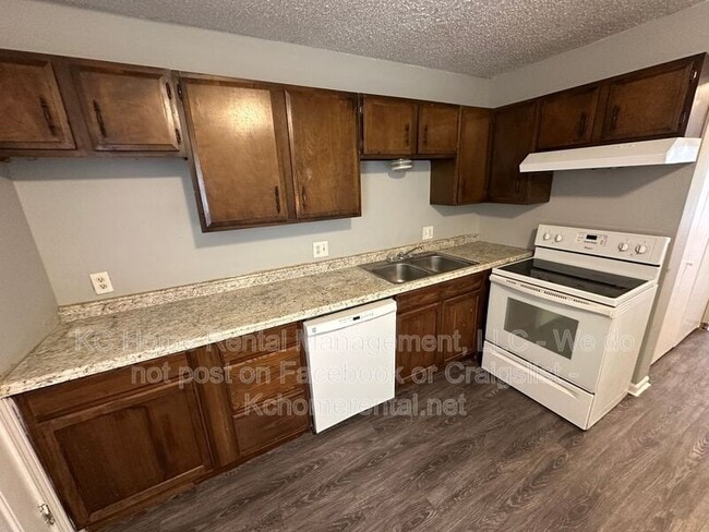 Building Photo - 9223 E 54th St