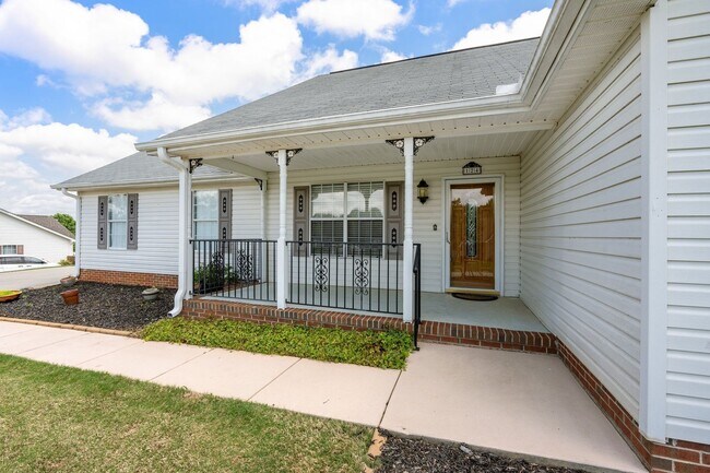 Building Photo - Spacious 3 Bedroom Home Near Downtown Greer with Large Backyard and 2-Car Garage.