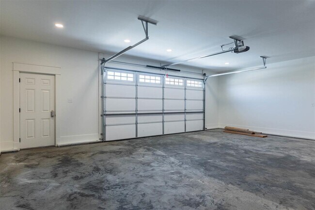 Building Photo - 414 Traditions Blvd