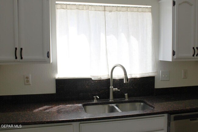 Building Photo - 815 Saguaro Park Ct