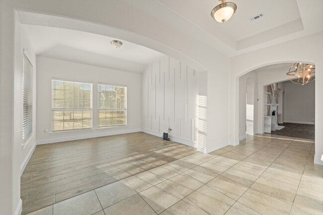 Building Photo - 105 Live Oak Dr