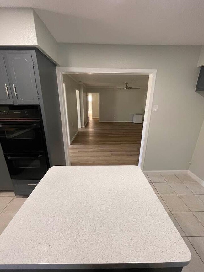 Building Photo - 11002 Segrest Dr