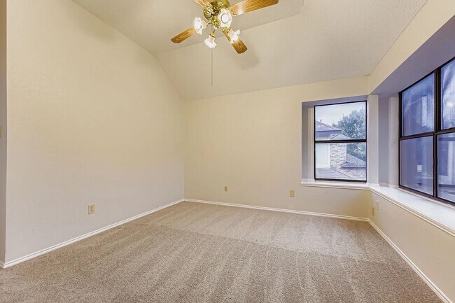 Building Photo - 325 Leisure Ln