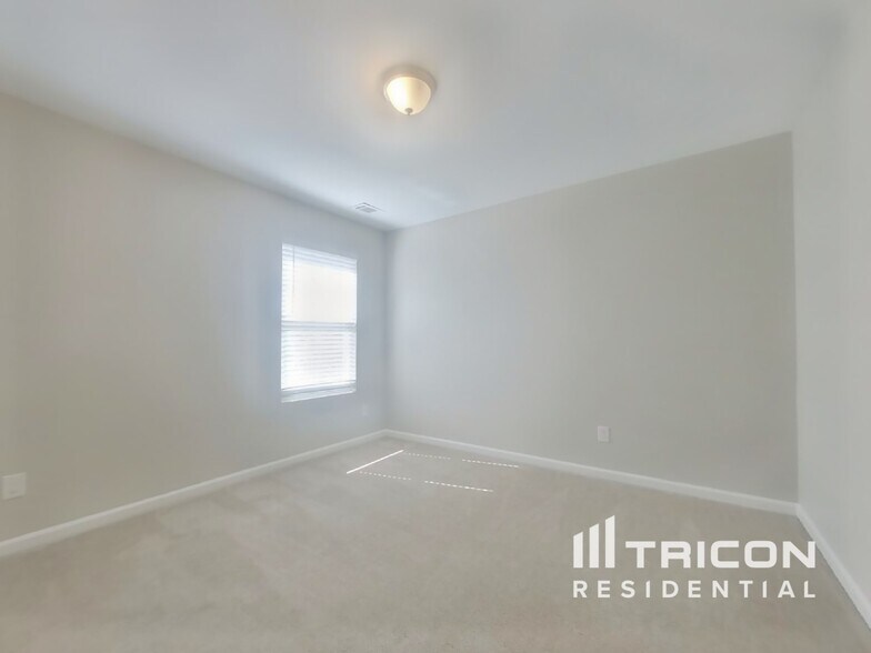 Building Photo - 24 Dusty Dr