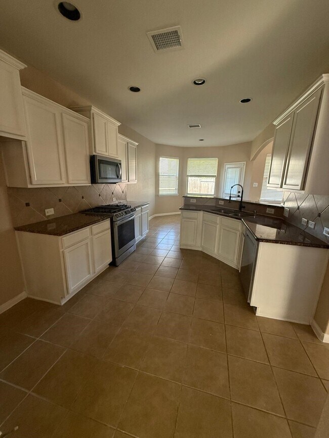 Building Photo - 7507 Crescent Lake Ct