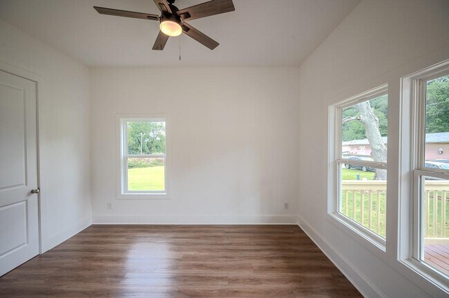 Building Photo - 1993 Reynolds Dr SW