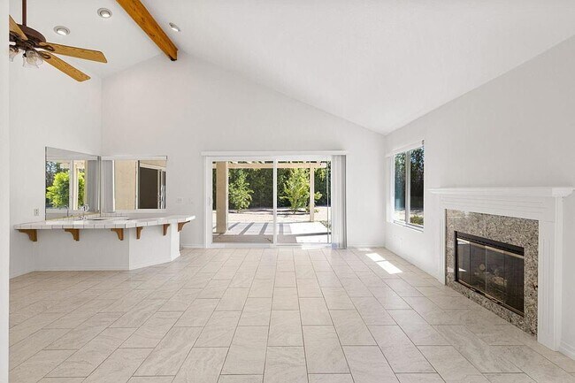 Building Photo - 43520 Via Magellan Dr