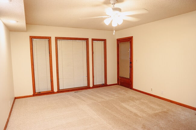 Building Photo - 101 E Hale Lake Rd