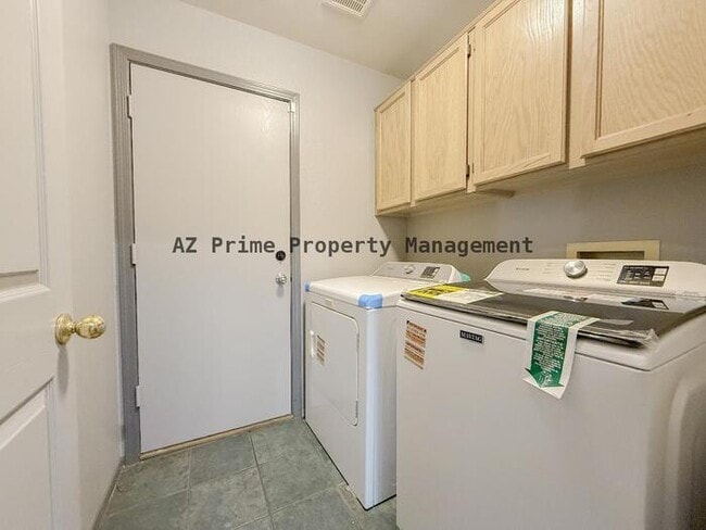 Building Photo - 260 W Calle Monte Vista