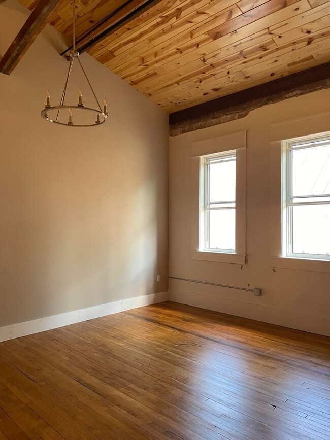 Oversized bedroom. Plenty of space for a queen or king bed plus reading area - 211 E Water St