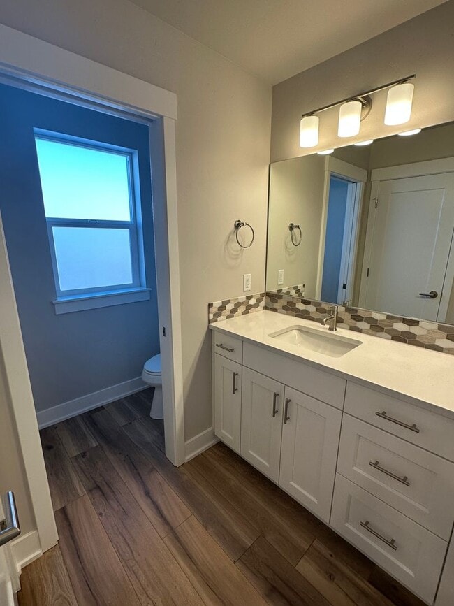 Building Photo - New Pahlisch Home in Petrosa! Pets Welcome...
