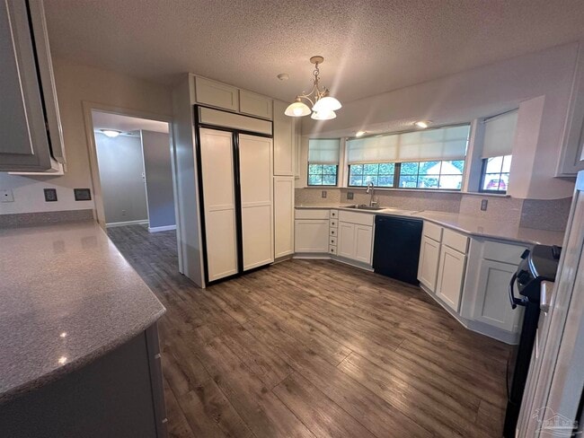 Building Photo - 304 Arabian Dr
