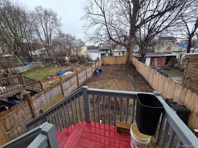 Building Photo - 42 Hasbrouck St