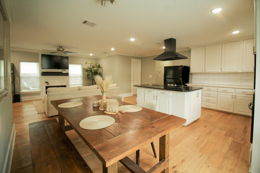Kitchen and dining are - 633 N Morris St