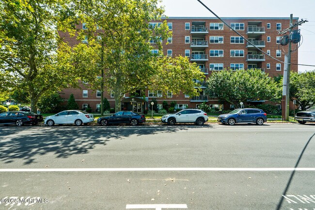 Building Photo - 1615 Park Ave