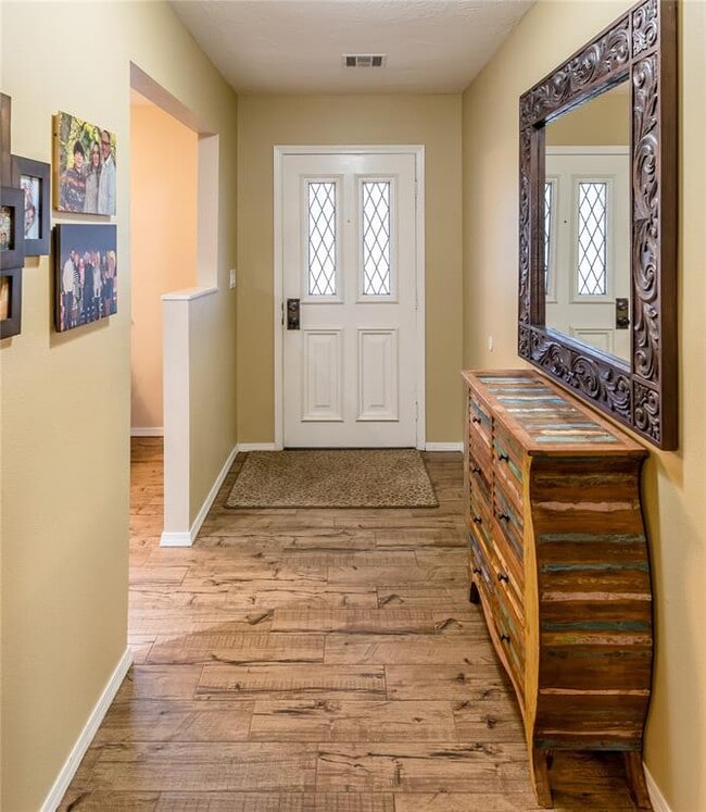 Building Photo - 1304 Lynnwood Dr