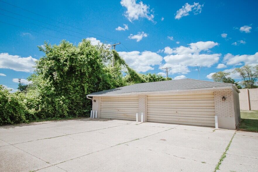 Building Photo - 3048 Carskaddon Ave