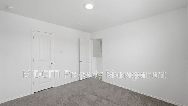 Building Photo - 255 Granary Dr