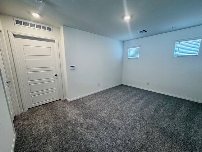 Building Photo - 1083 Saffron Toucan Ln