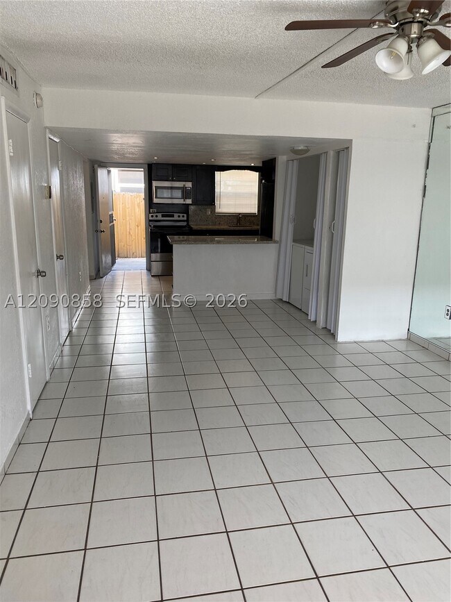Building Photo - 1460 NE 151st St