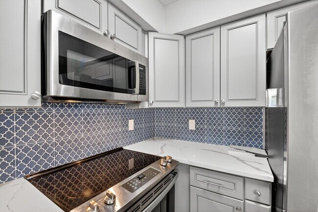 Building Photo - 4707 Lucerne Lakes Blvd E