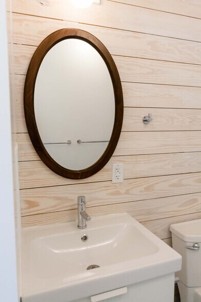 Building Photo - 318 Oak Street