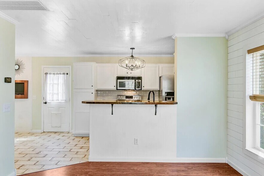 Building Photo - 236 Emerald Isle Dr