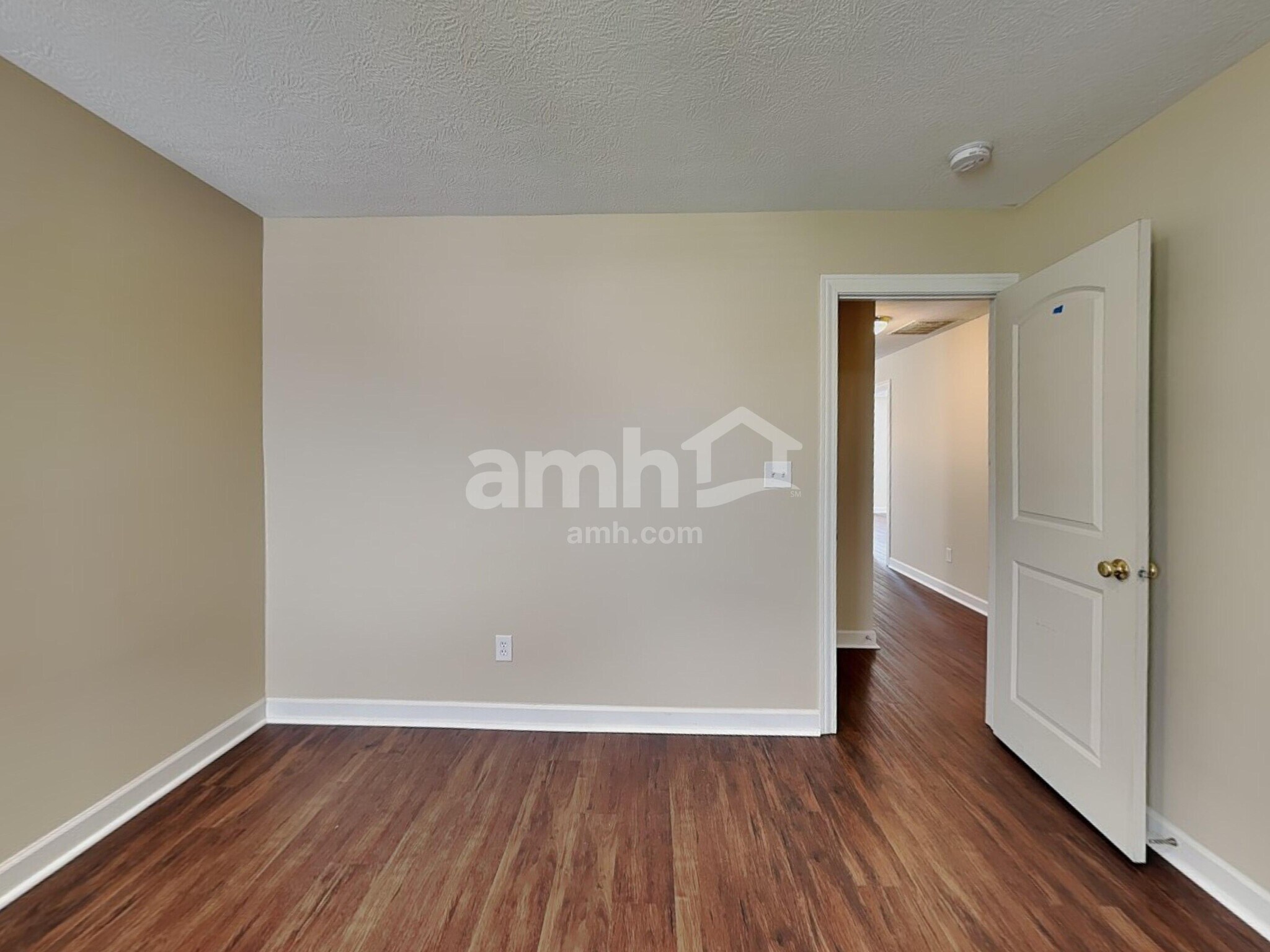 Building Photo - 5915 Cabot Dr