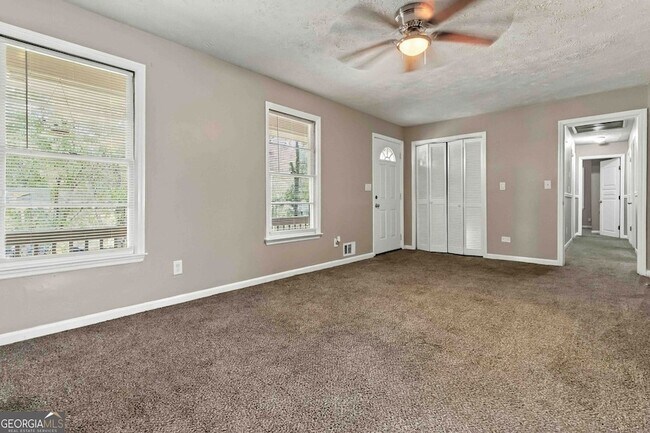 Building Photo - 9169 Lakeview Dr SW