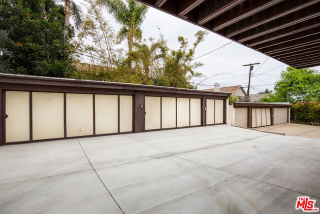 Building Photo - 2418 Graham Ave