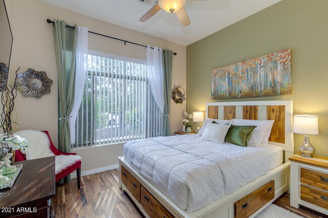 Building Photo - 3922 E Carson Rd