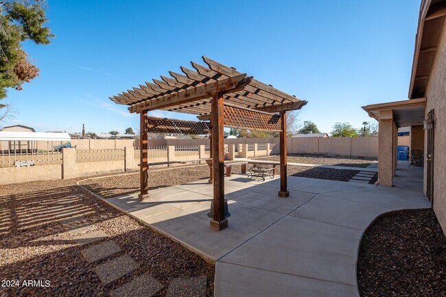 Building Photo - 6610 W McKinley St