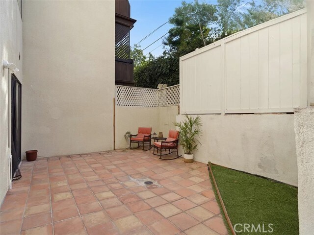 Building Photo - 1277 S Beverly Glen Blvd