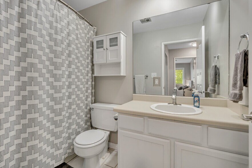 Building Photo - 3002 E Casto Ln