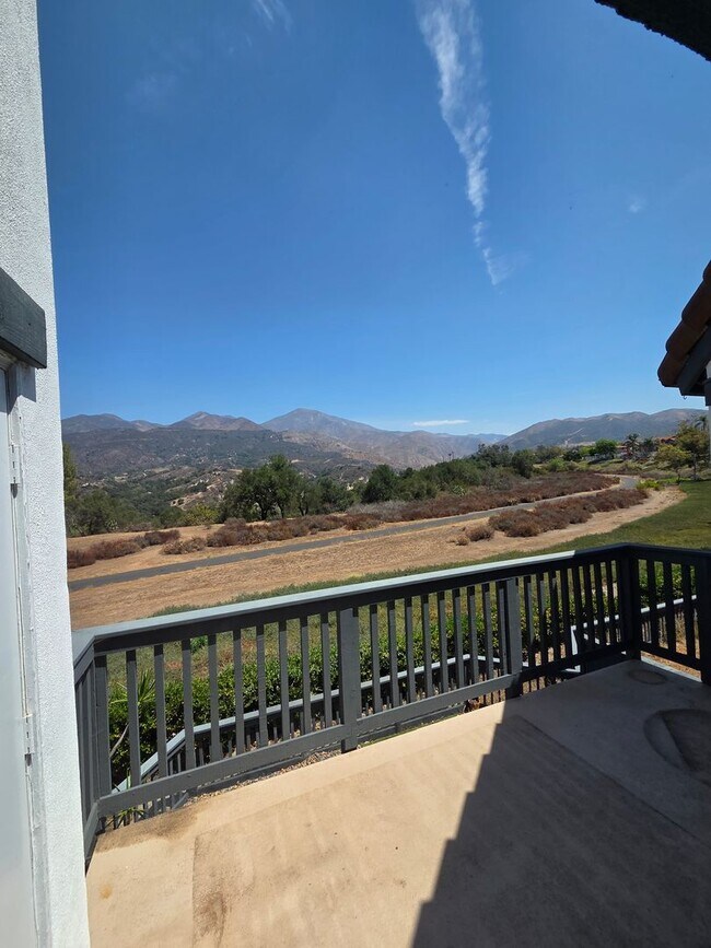 Building Photo - RSM CONDO WITH AMAZING VIEW!