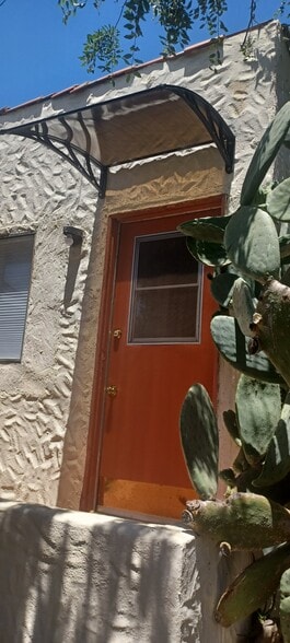 Building Photo - 214 E Stocker St